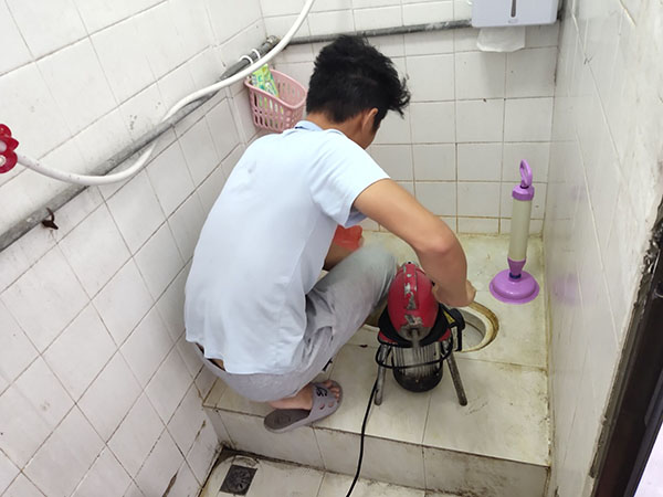 端州肥皂掉到马桶里把马桶堵住了怎么办？马桶堵住了怎么办